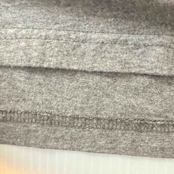 Abercrombie & Fitch Leopard Gray Graphic T-Shirt - Picture 6 of 7